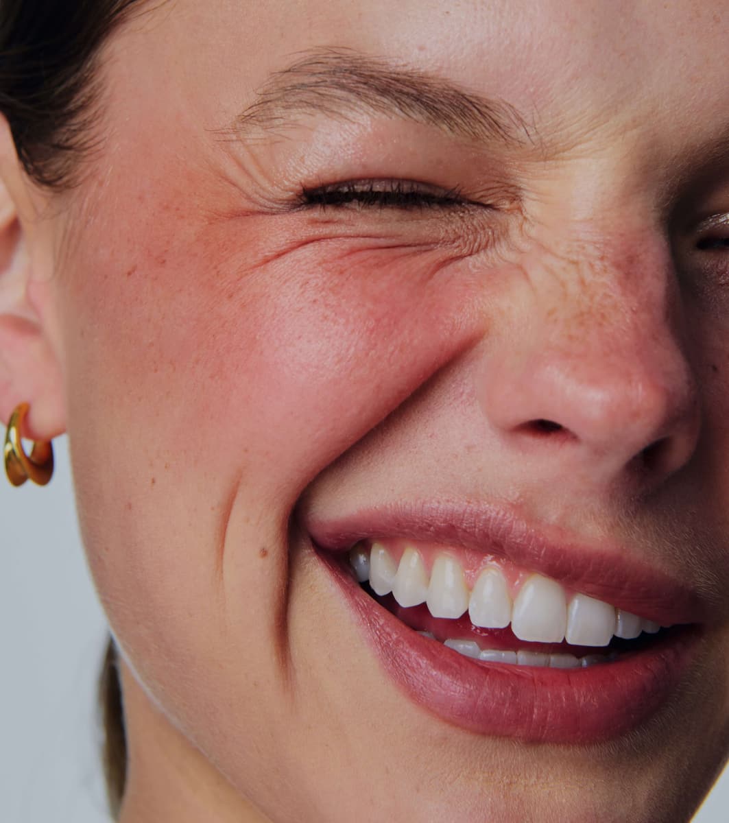 model wears pocket blush in toasted teddy