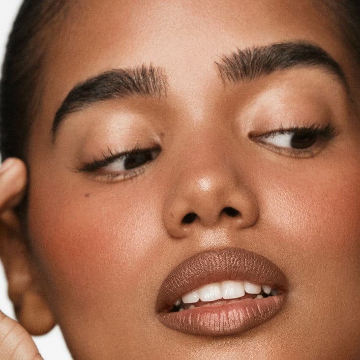 Elsadieka with peptide lip shape jump