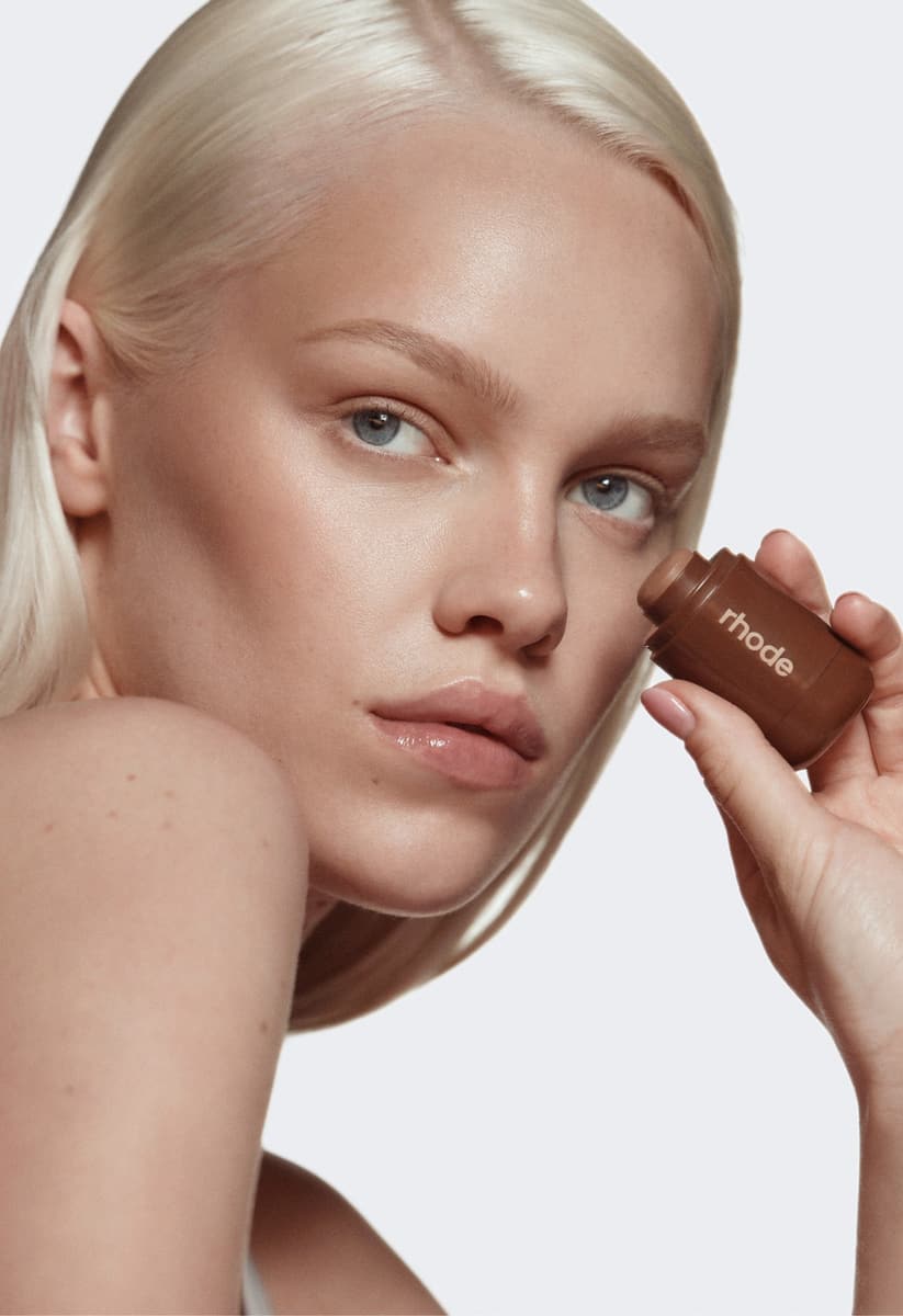 freya with pocket bronze pebble
