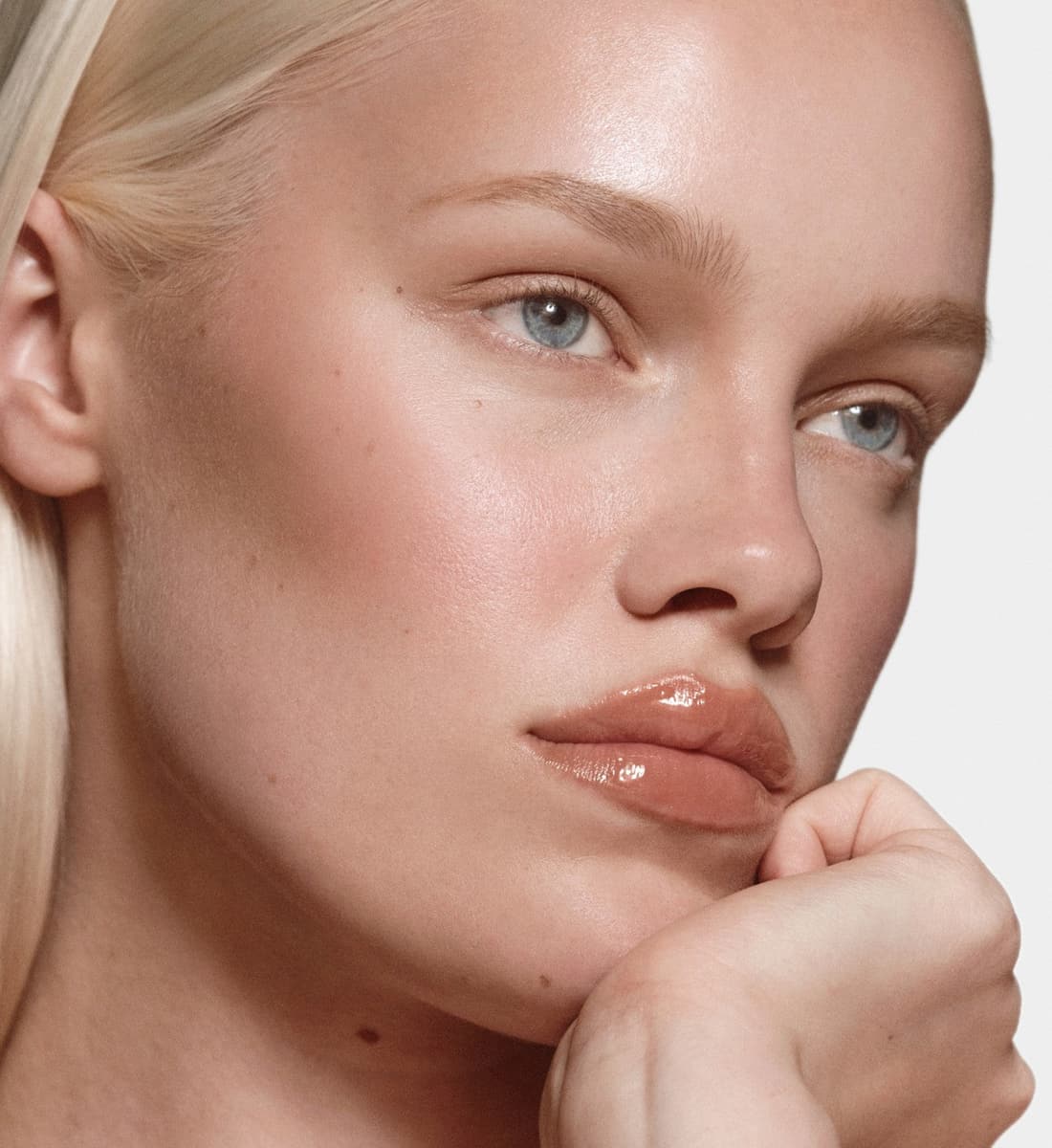 freya with peptide lip shape push