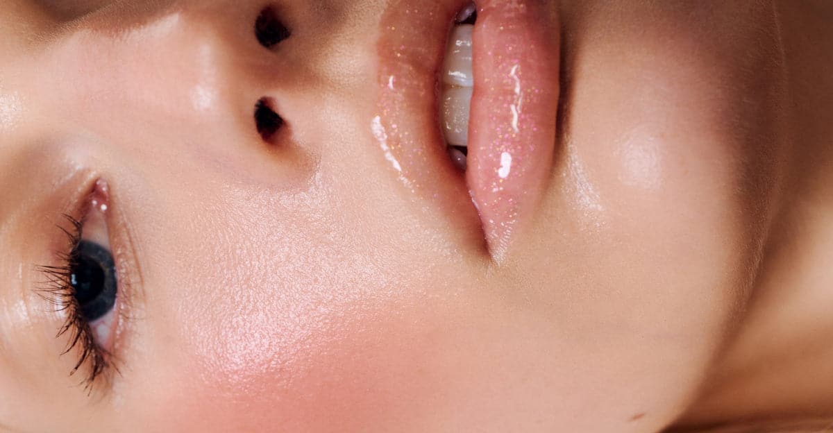 model wearing pocket blush in tan line